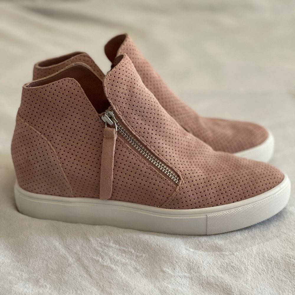 STEVE MADDEN CALIBER WEDGE HIGH TOP in Mauve Suede
